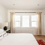 Stylish Gated Retreat In East Hollywood With Parking