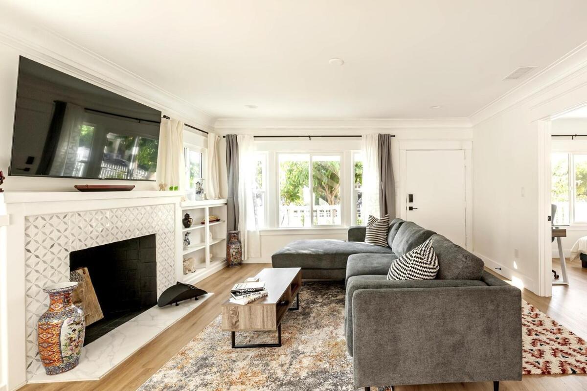 Stylish Gated Retreat In East Hollywood With Parking Holiday home Los Angeles