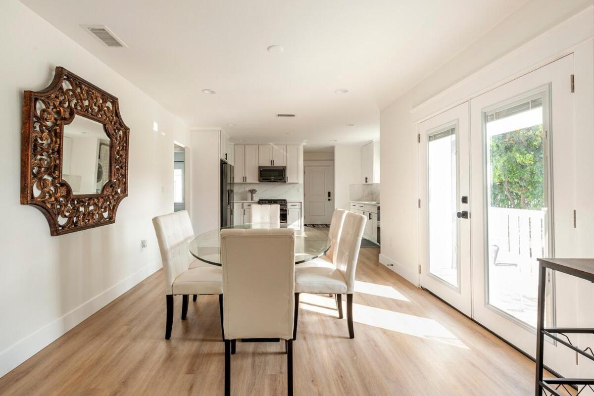 Stylish Gated Retreat In East Hollywood With Parking Holiday home *