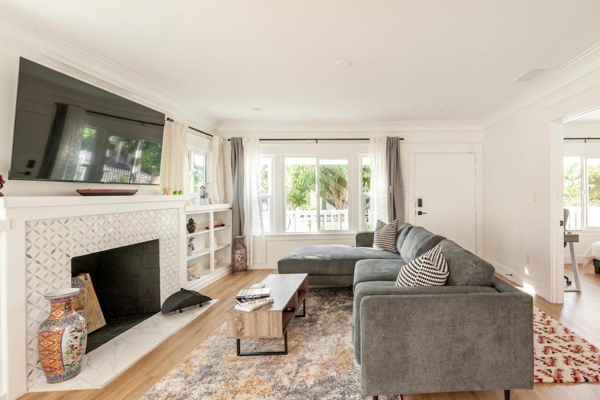 Stylish Gated Retreat In East Hollywood With Parking Holiday home *