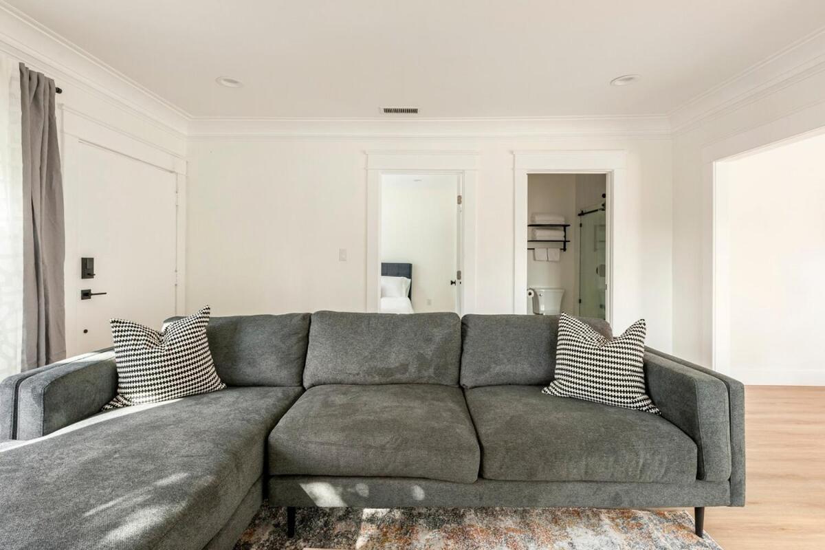 Holiday home Stylish Gated Retreat In East Hollywood With Parking *