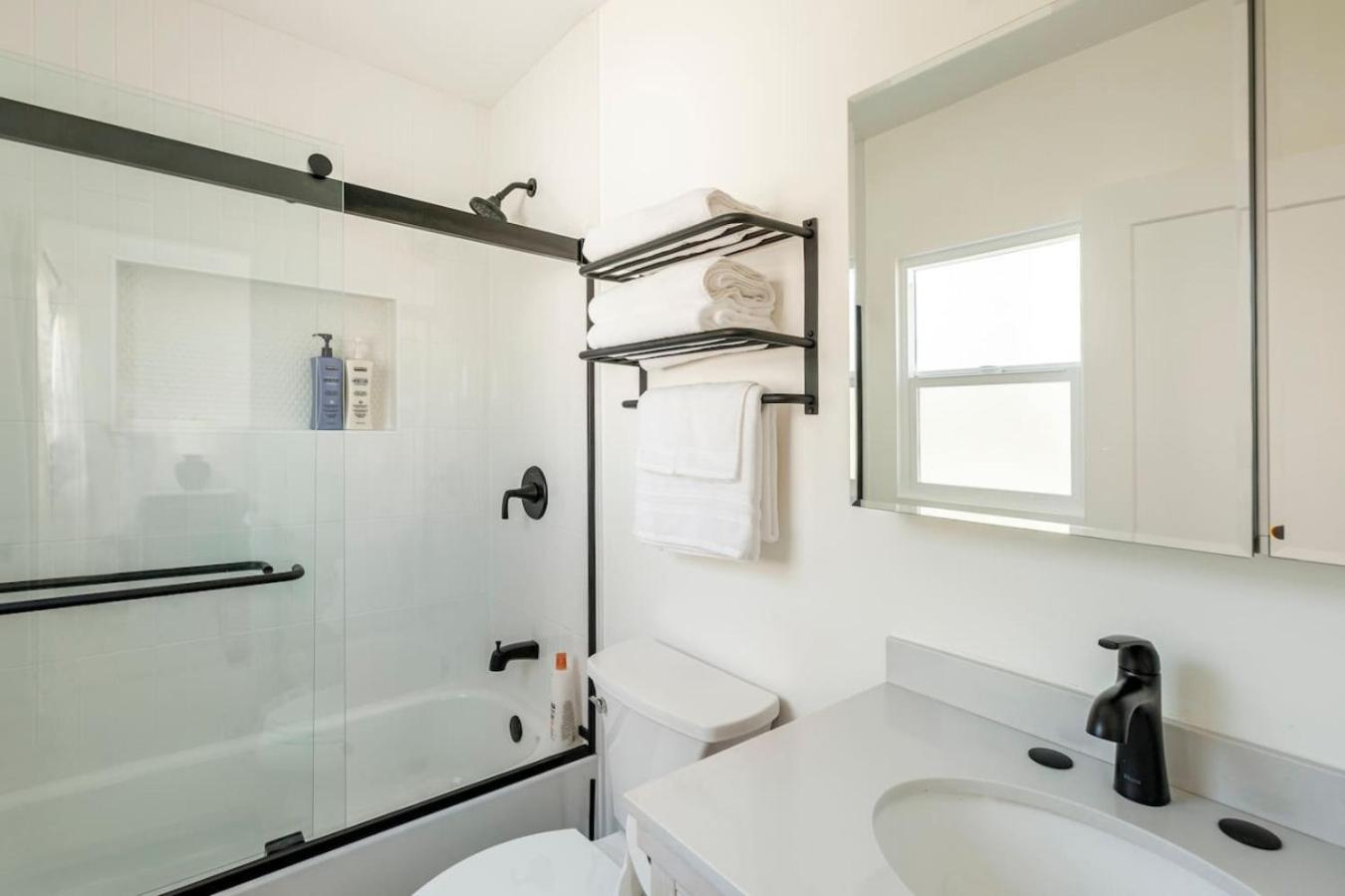 Stylish Gated Retreat In East Hollywood With Parking Los Angeles