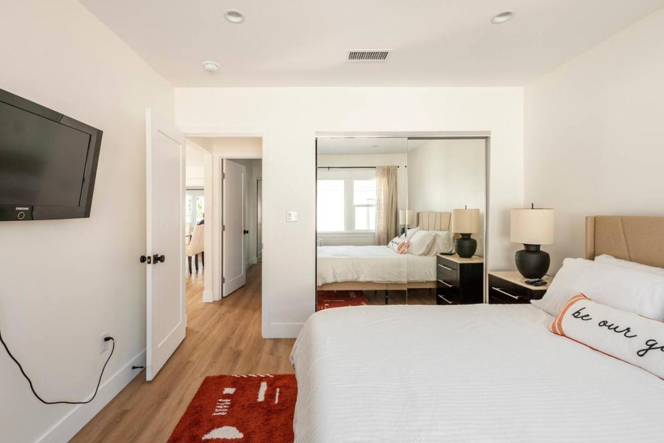 Holiday home Stylish Gated Retreat In East Hollywood With Parking *