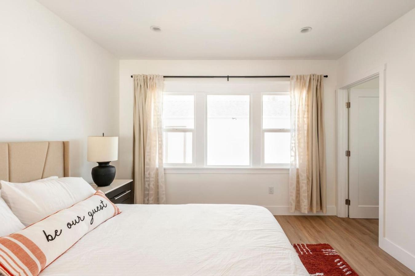 Holiday home Stylish Gated Retreat In East Hollywood With Parking