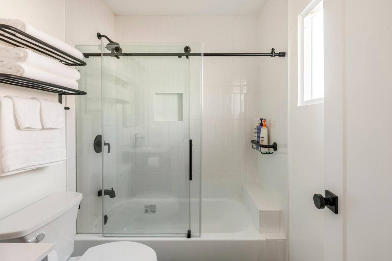 Stylish Gated Retreat In East Hollywood With Parking Holiday home Los Angeles