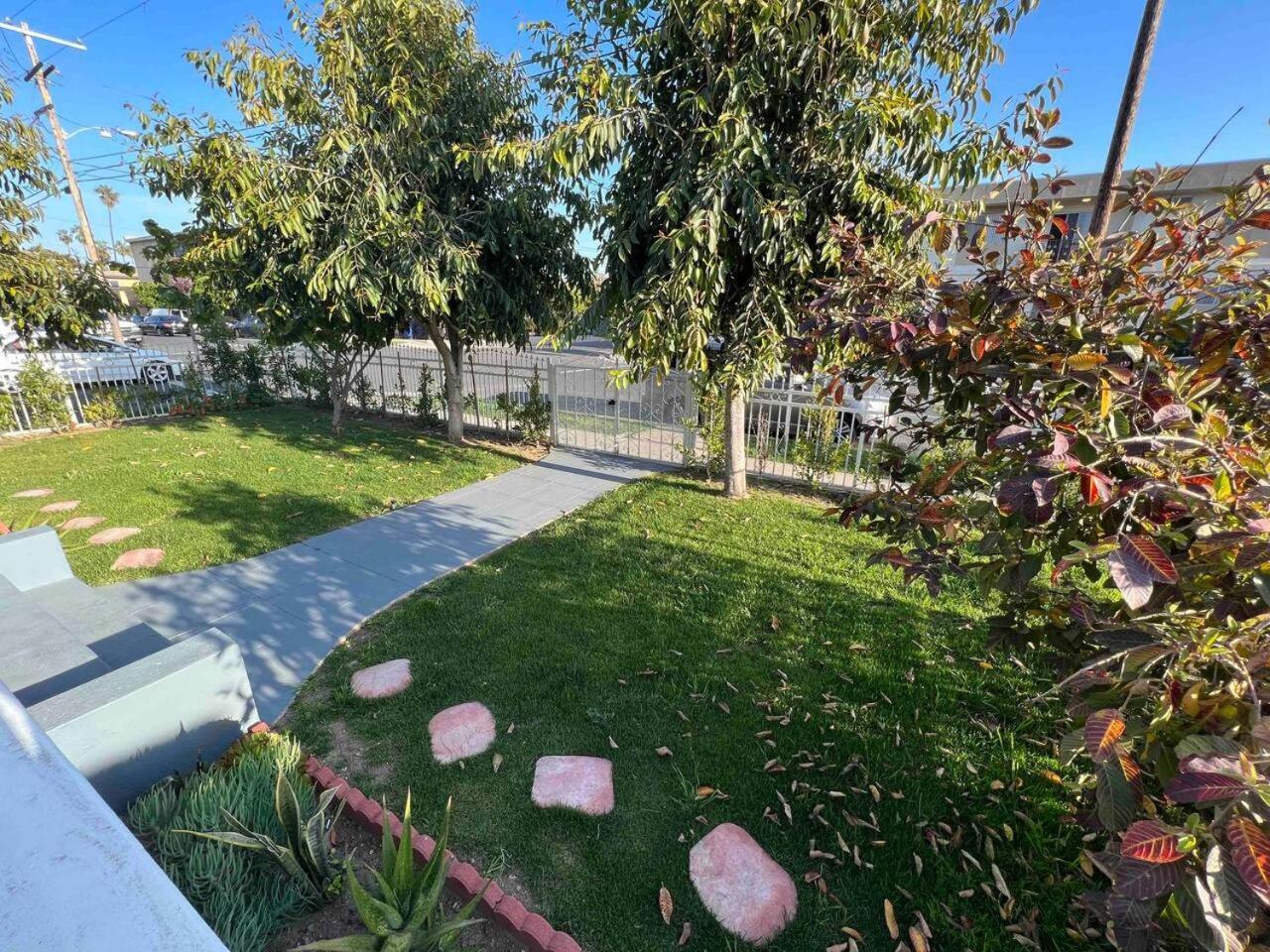 Stylish Gated Retreat In East Hollywood With Parking Holiday home *