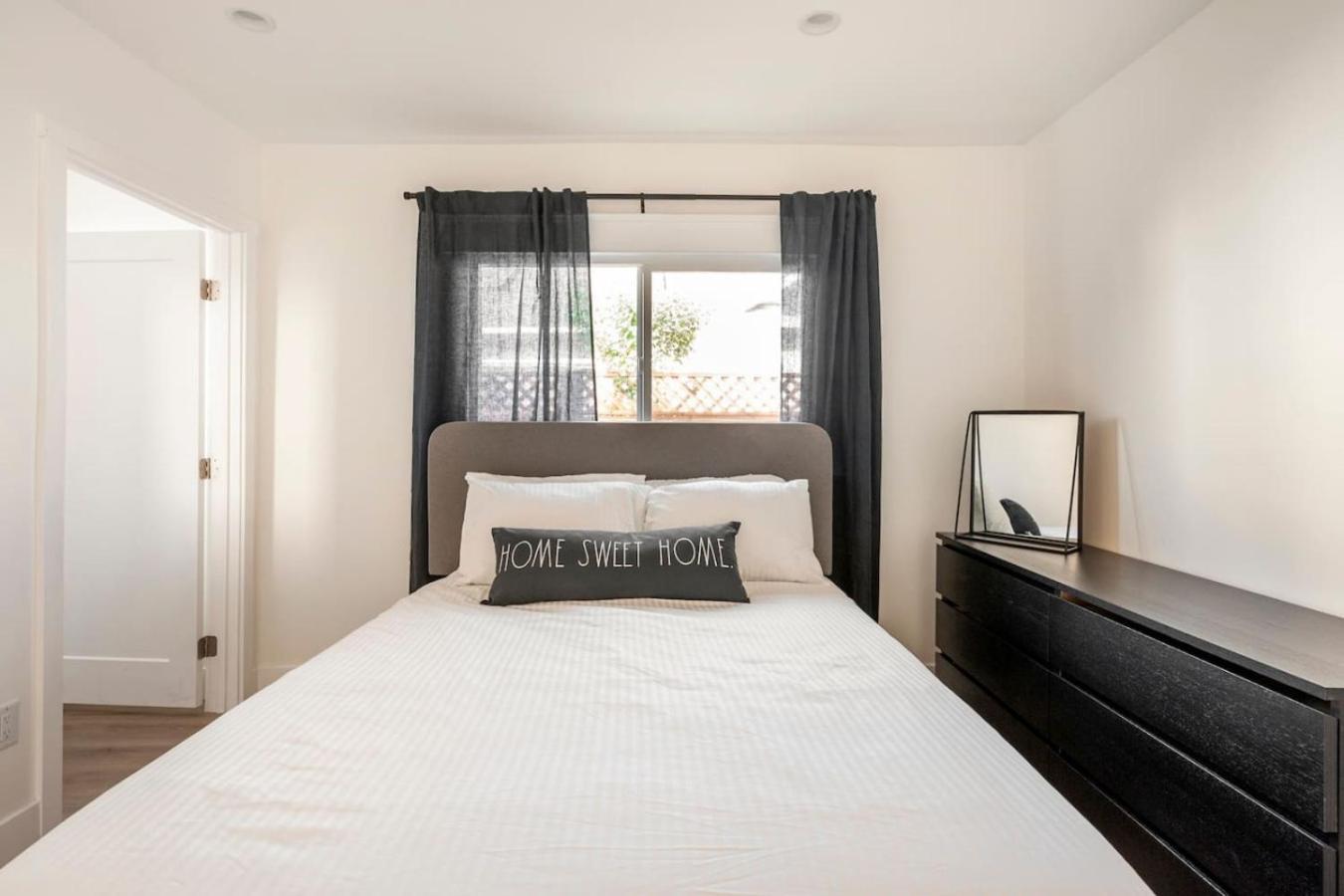 Holiday home Stylish Gated Retreat In East Hollywood With Parking Los Angeles