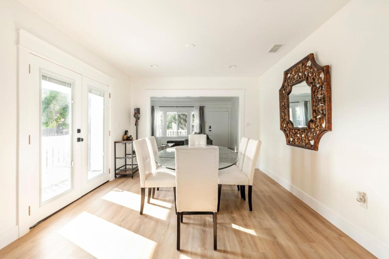 Stylish Gated Retreat In East Hollywood With Parking * Los Angeles