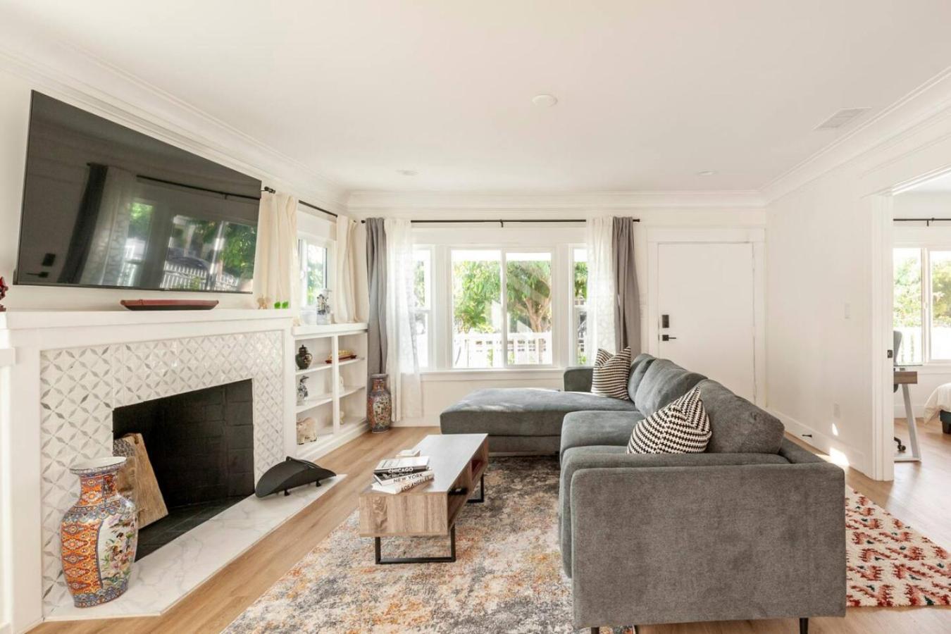 Holiday home Stylish Gated Retreat In East Hollywood With Parking *